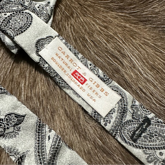 NWT Carrot & Gibbs Grey & Black Paisley 100% Silk Bow Tie - Picture 7 of 10